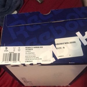 NWT Reebok women’s classics size 9 NEVER WORN!